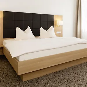 Lerner Hotel